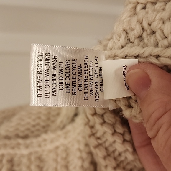 Sweater - Picture 6 of 6